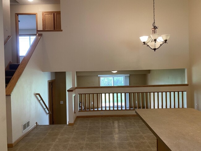 Building Photo - 6846 Gingham Ct