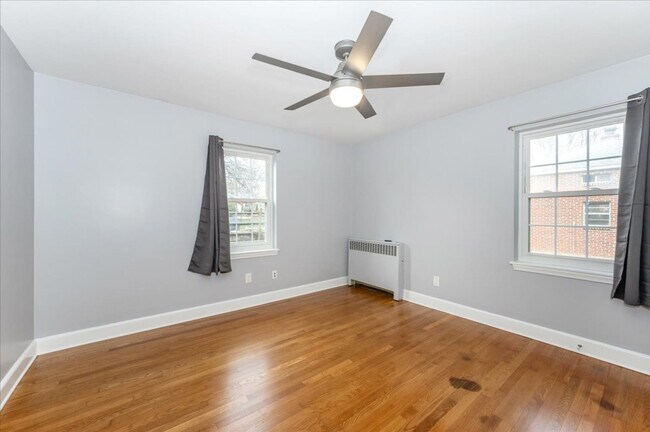 Building Photo - 116-118 Linden Avenue