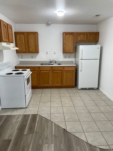 Building Photo - 506 N 5th St