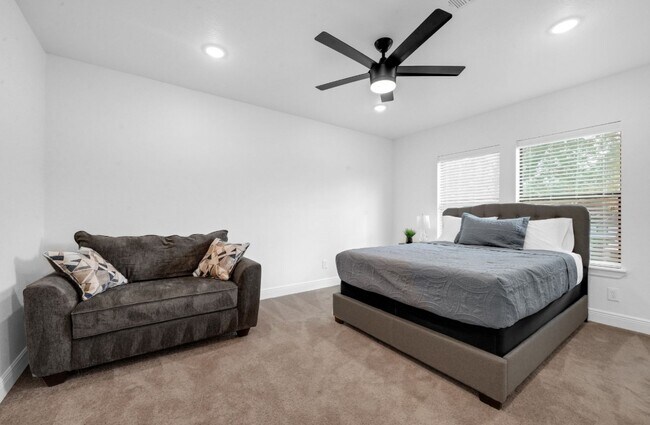 Primary Photo - 3021 Prospect St