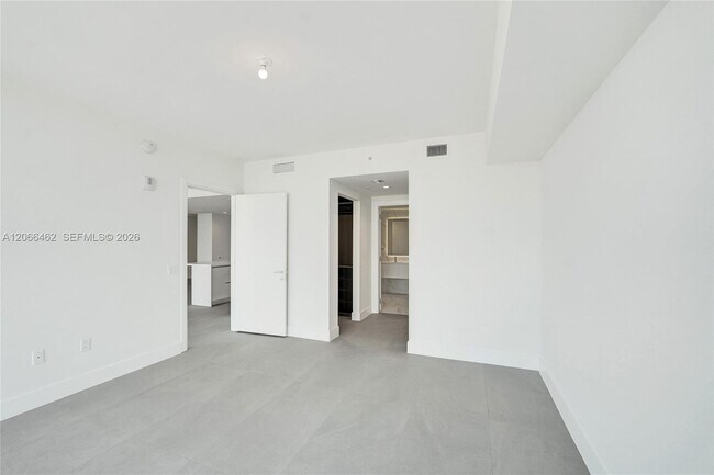 Building Photo - 1170 E Hallandale Beach Blvd