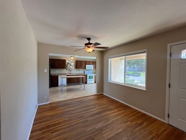 Building Photo - Charming 3 Bedroom 2 Bathroom Home In The NE!