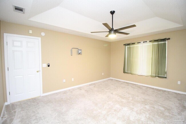 Building Photo - 5947 Grandview Dr