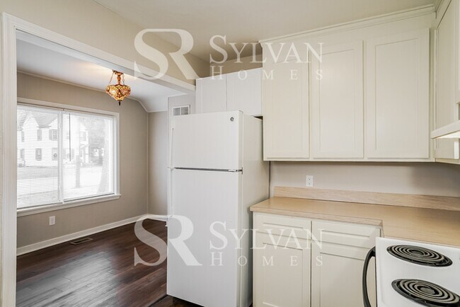 Building Photo - Lovely 3BR 1.5BA home