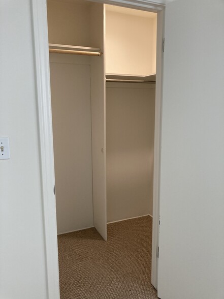 Building Photo - 20428 Roslin Ave