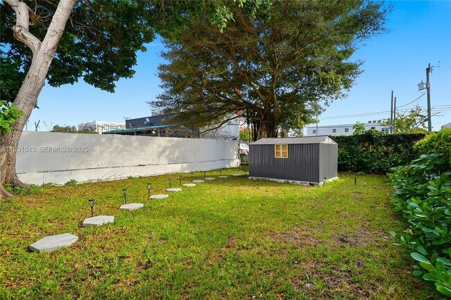 Building Photo - 1590 NW 38th St