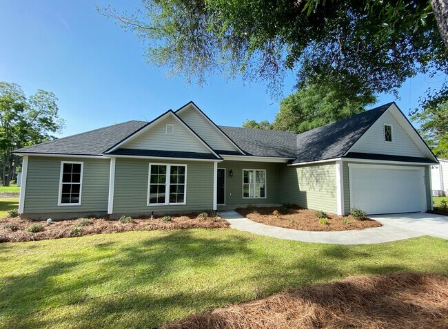 Primary Photo - Spacious and Updated 4/2 in Quiet Hahira N...