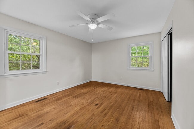 Building Photo - 607 Pinetree Dr