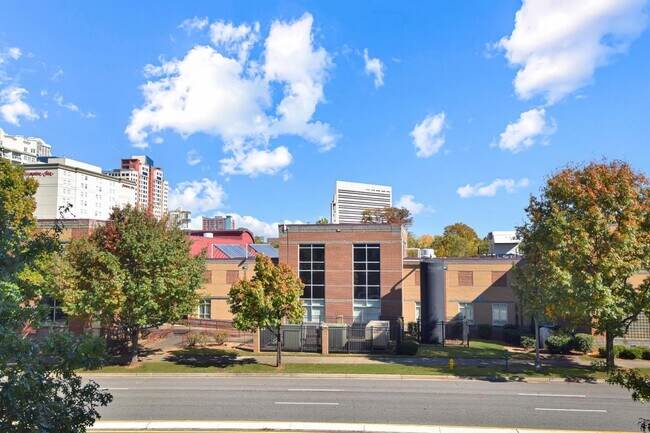 Building Photo - 650 E Brooklyn Vlg Ave