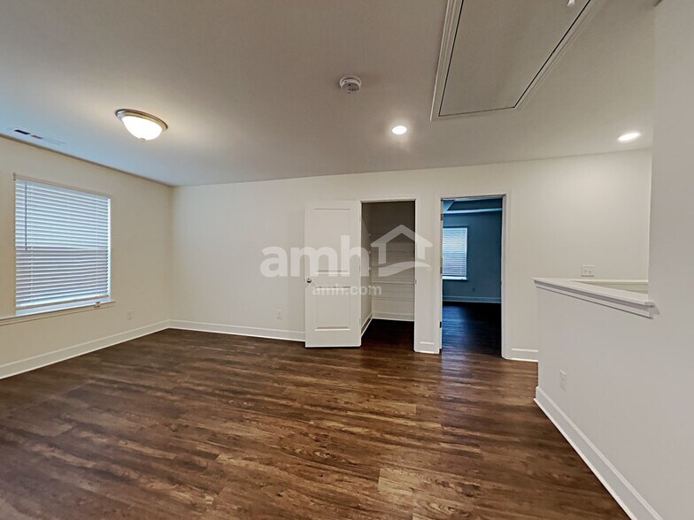 Building Photo - 5075 Trailwater Dr