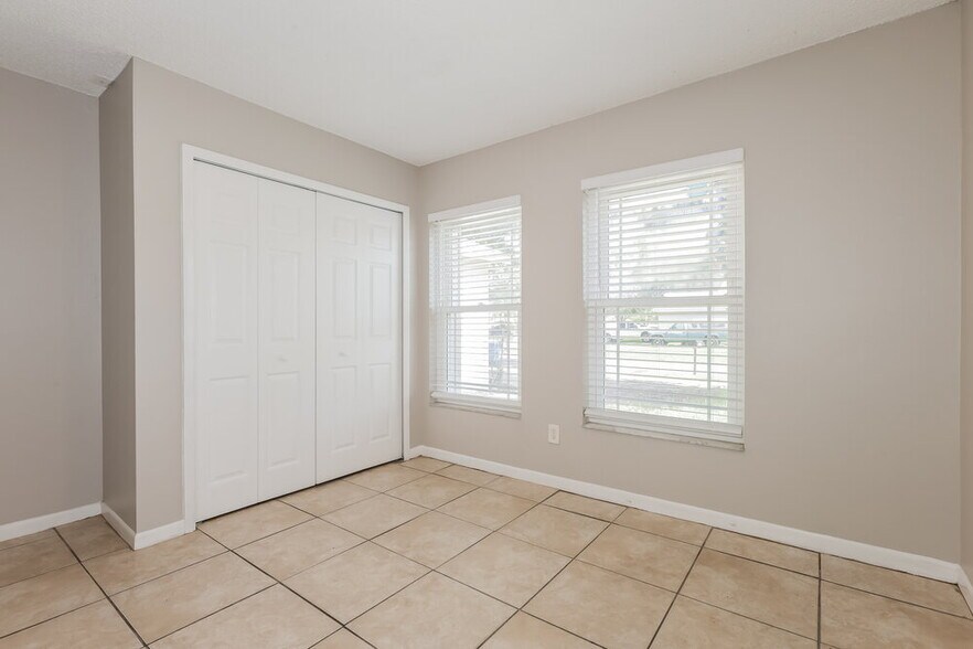 Building Photo - 2027 Helm Ln