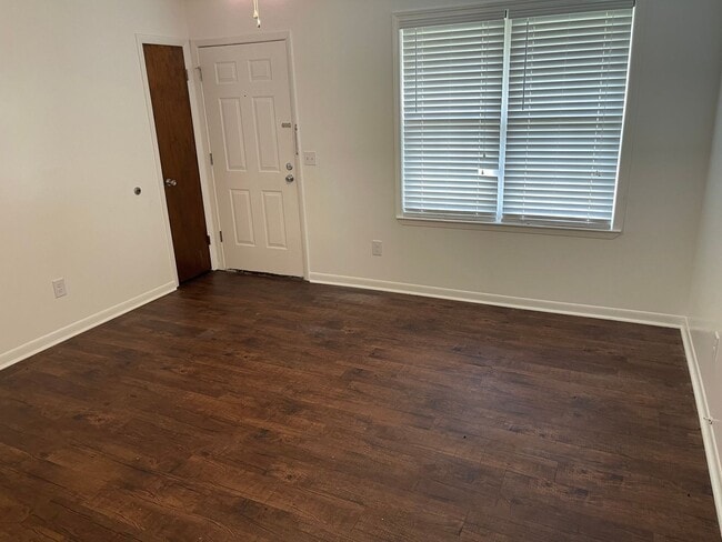 Building Photo - House on nice lot in Beauregard!