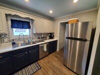 Building Photo - 305 Fairview Dr