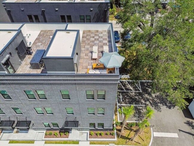 Building Photo - Canvas GWX