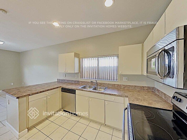Building Photo - 13614 SW 124th Avenue Rd