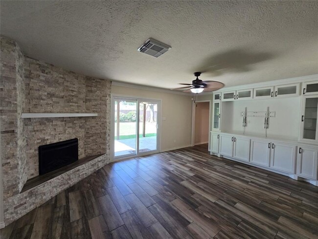 Building Photo - 9211 Kempwood Dr