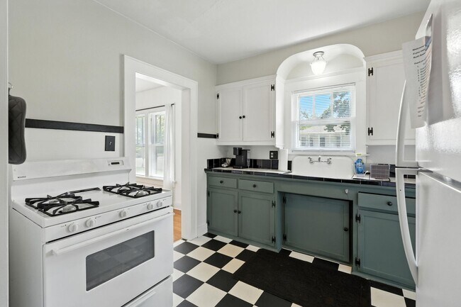 Building Photo - 3030 S Wall Ave