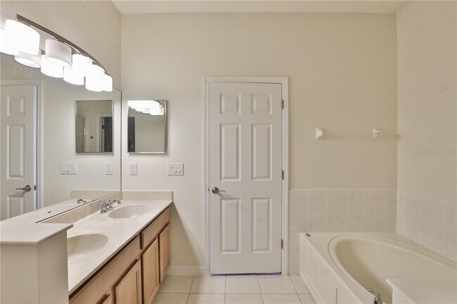 Building Photo - 1027 Paseo Del Rio NE