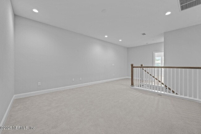 Building Photo - 27 Oak Pk Dr