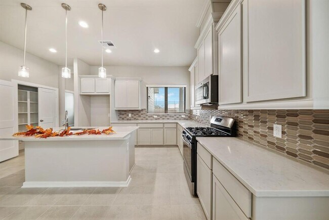 Building Photo - 1547 Crystal Stream Dr