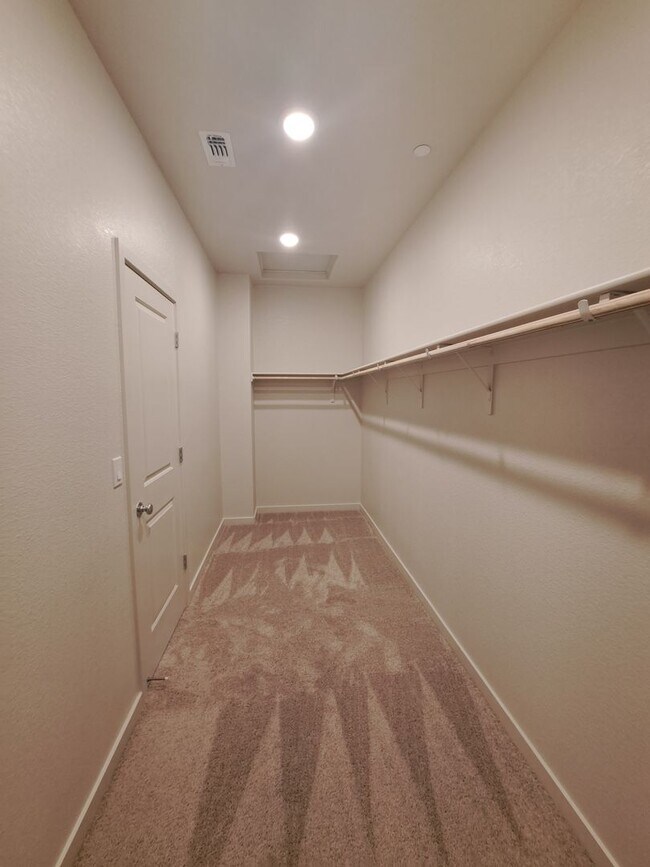Building Photo - Beautiful, Almost New Home in Monte Verde ...