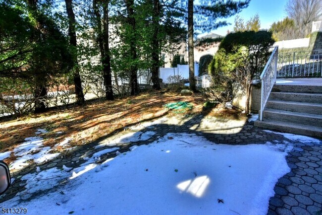 Building Photo - 411 10th St