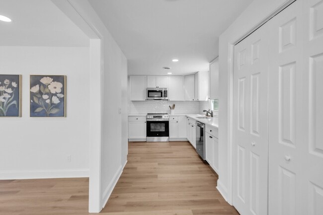 Building Photo - 211 Della Ln