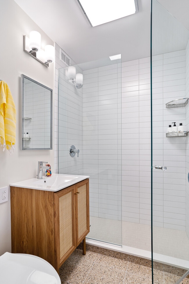 Building Photo - 340 W Diversey Pkwy