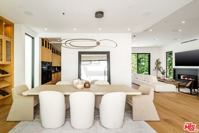 Building Photo - 14822 Hesby St