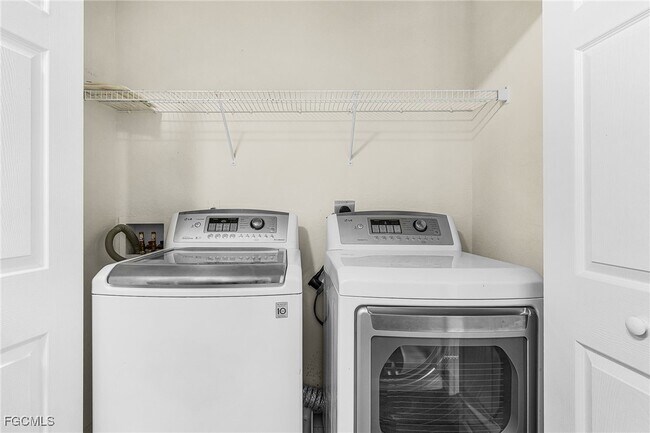 Building Photo - 10094 Poppy Hill Dr