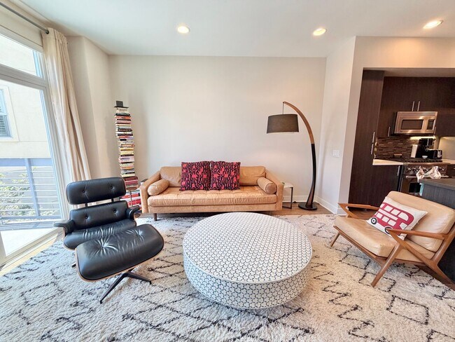 Building Photo - Furnished 3-BR/3-BA Townhouse w/ Giant Roof deck, 2-Car Garage, EV Hookup