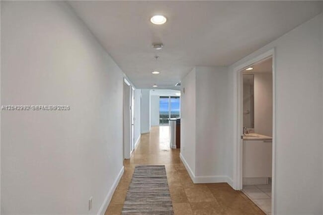 Building Photo - 15051 Royal Oaks Ln