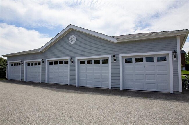 Building Photo - 3 Admiralty Dr