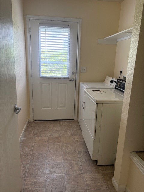 Building Photo - 619 N Vionett Ln