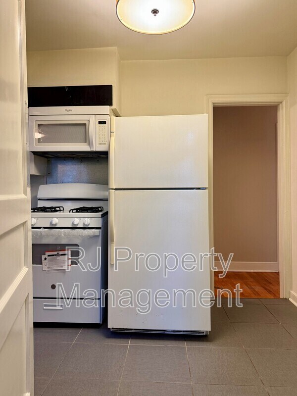 Building Photo - 2888 Midland Ave