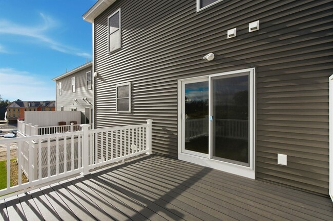 Building Photo - 7 Elise Ave