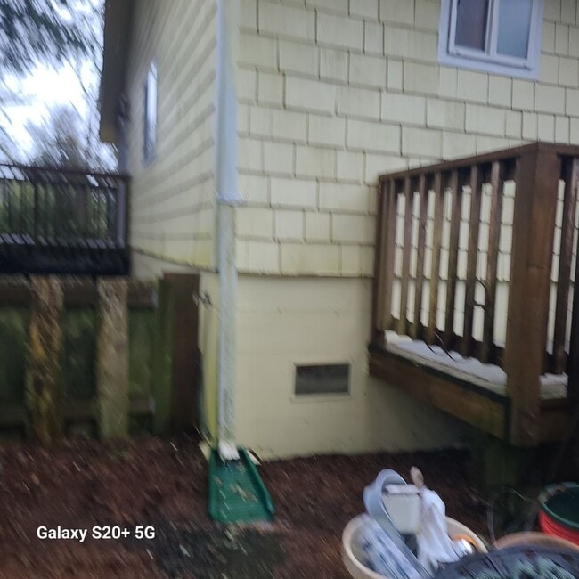 Building Photo - 2bd 1ba Home Washer and Dryer Hook Up