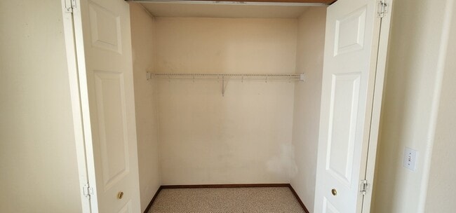 Building Photo - 1326 S Skyline Dr