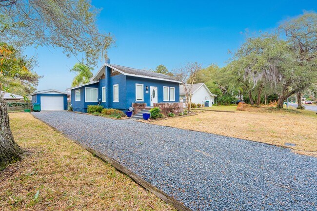 Building Photo - Historic GEM! – The First Female-Built Home in Holly Hill