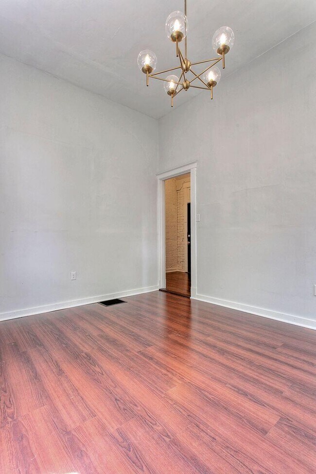 Building Photo - 416 Emma St