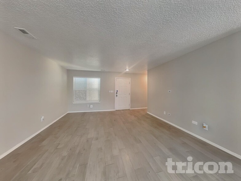 Building Photo - 10220 Nacimiento St NW