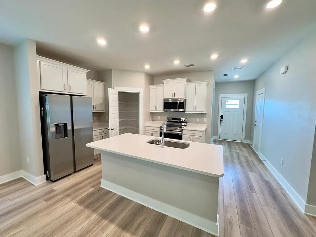 Building Photo - 3679 Applewood Dr