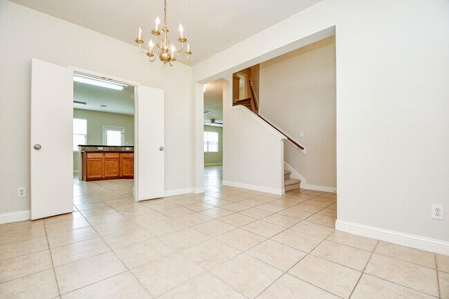 Building Photo - 2707 Silk Tree Ln