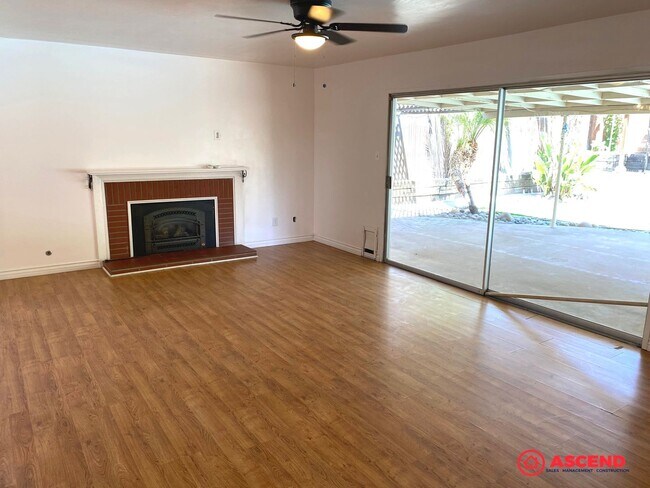 Building Photo - Immaculate Home Near China Grade Loop!