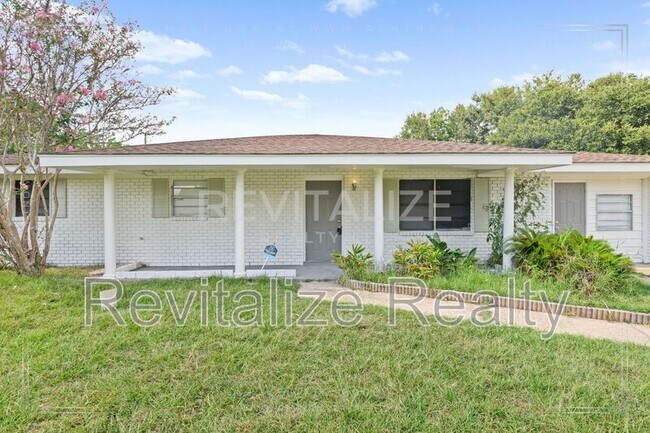 Building Photo - 2531 W David Dr