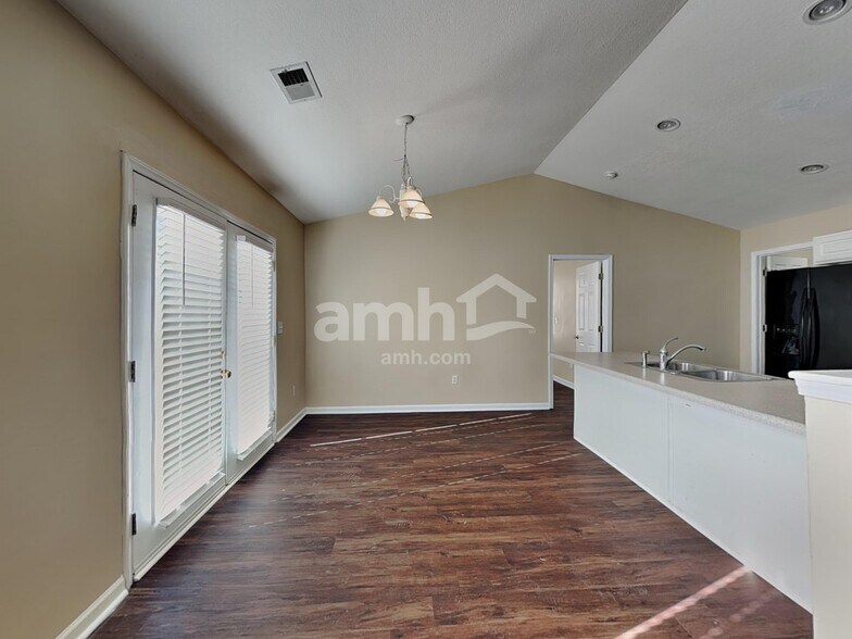 Building Photo - 17 Dillingham Ct