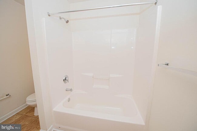 Building Photo - 420 Parkview Ct