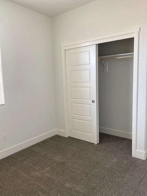 Building Photo - 2454 Fidalgo Wy