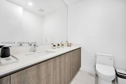 Building Photo - 17550 Collins Ave