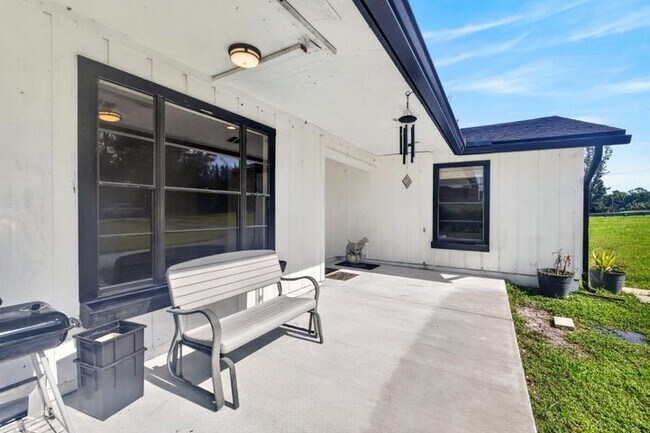 Building Photo - 5989 Coconut Blvd